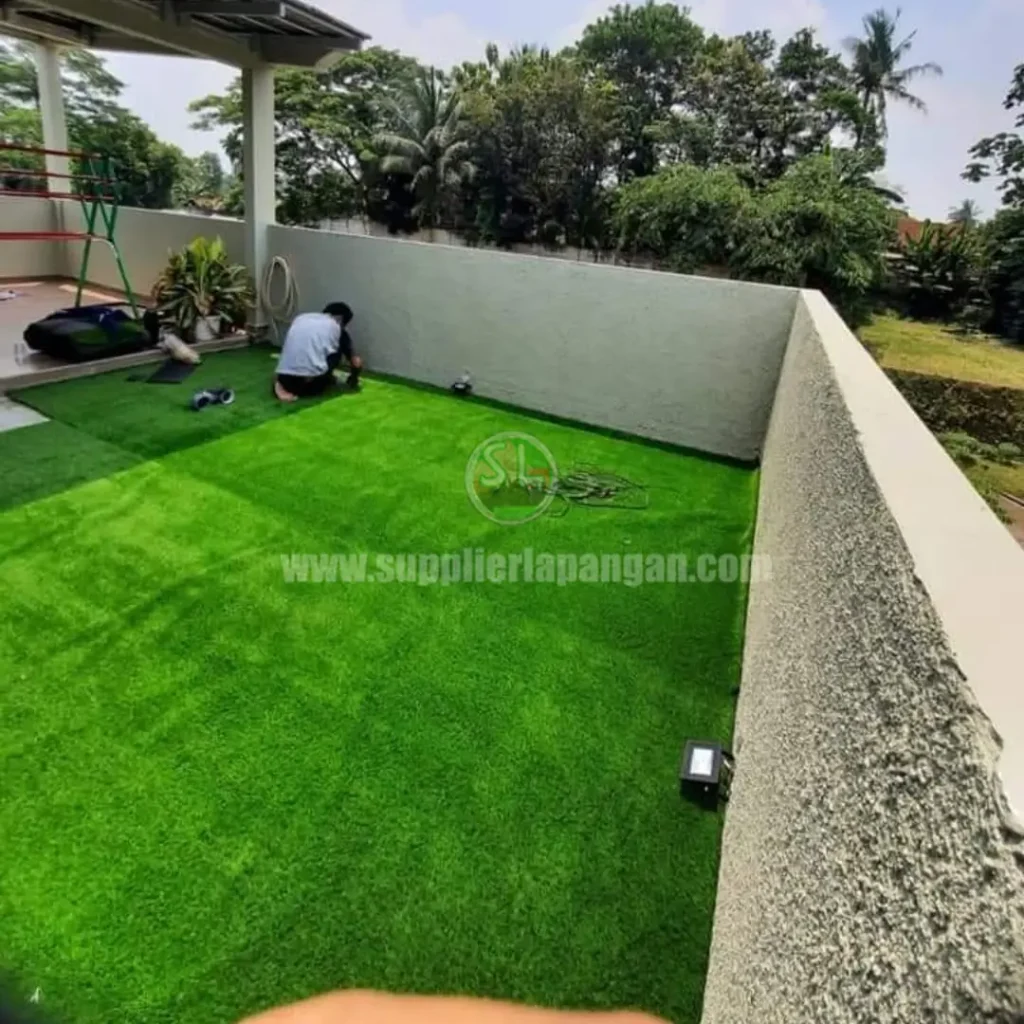 Kontraktor Pemasangan Rumput Sintetis Rumah & Taman 12